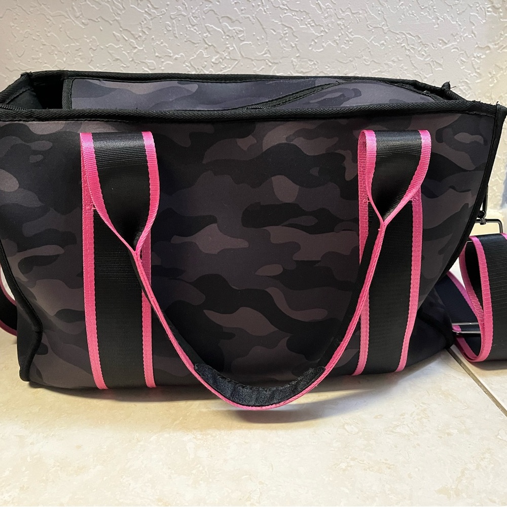 Neoprene Large Tote Bag
Perfect for the office, laptops or teachers!
